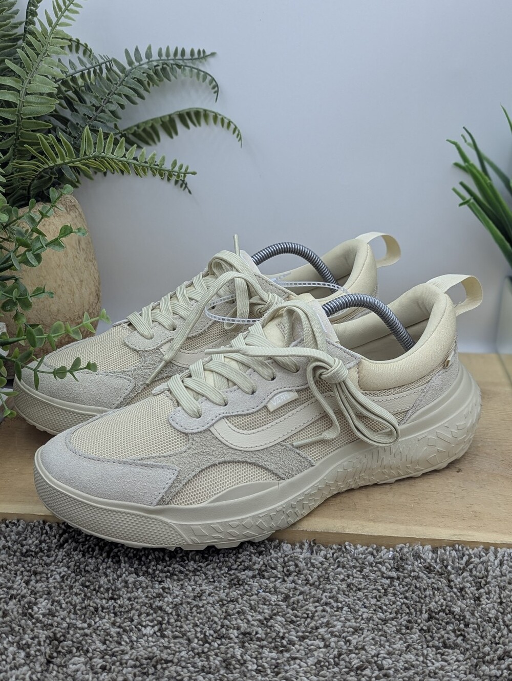 Vans UltraRange NEO VR3 Mono Sage Womens Size 7.5 Trail Walking Shoes Comfort